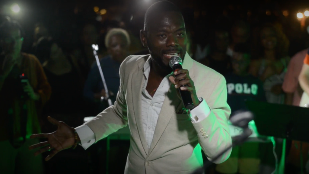 Devon Seale, calypsonian trinitario.